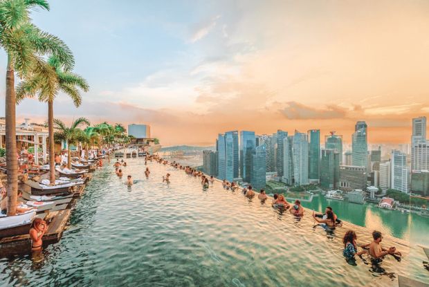 Du lịch Singapore và Malaysia - Khung cảnh từ sân thượng Marina Bay Sands